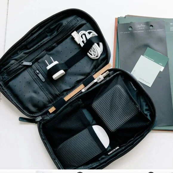 INCASE Accessory Organizer -BURGUNDY - Picture 3 of 8